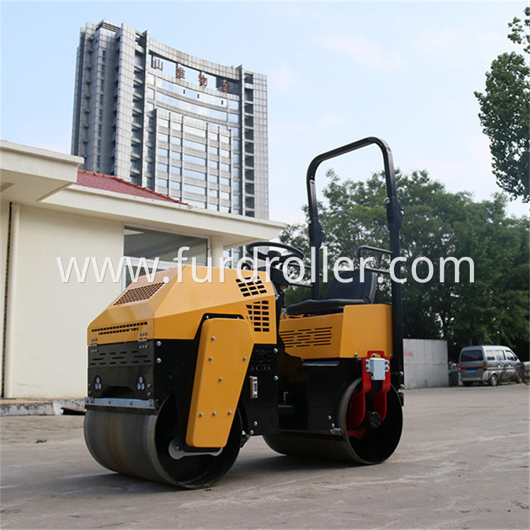 Smooth Drums Asphalt Roller